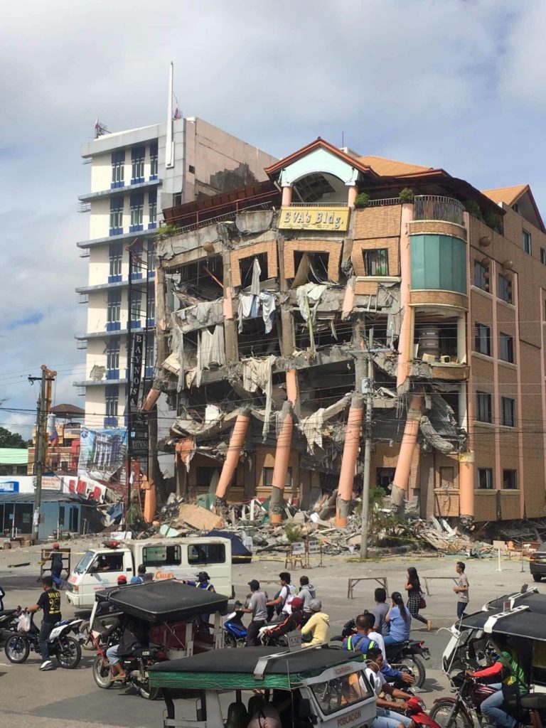 Heavy damage dulot ng lindol; 3 patay, 8 sugatan | Bandera