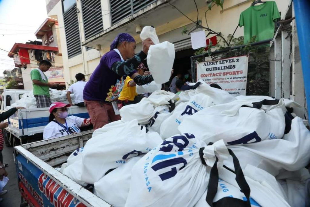 #NamamaskoPo: Pasig City nag-umpisa nang mamigay ng Christmas food packs