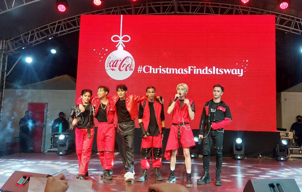Tampok ang Alamat sa ‘Christmas Finds Its Way’ sa Greenfield District Central Park sa Mandaluyong City.