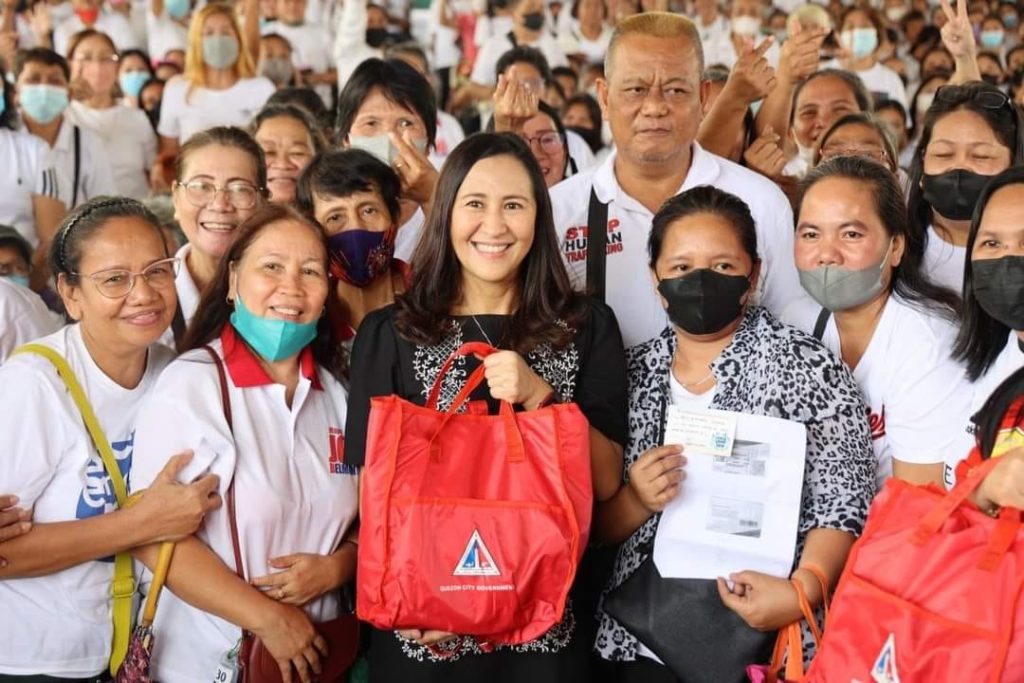 QC Mayor Joy Belmonte distributes food packs to residents