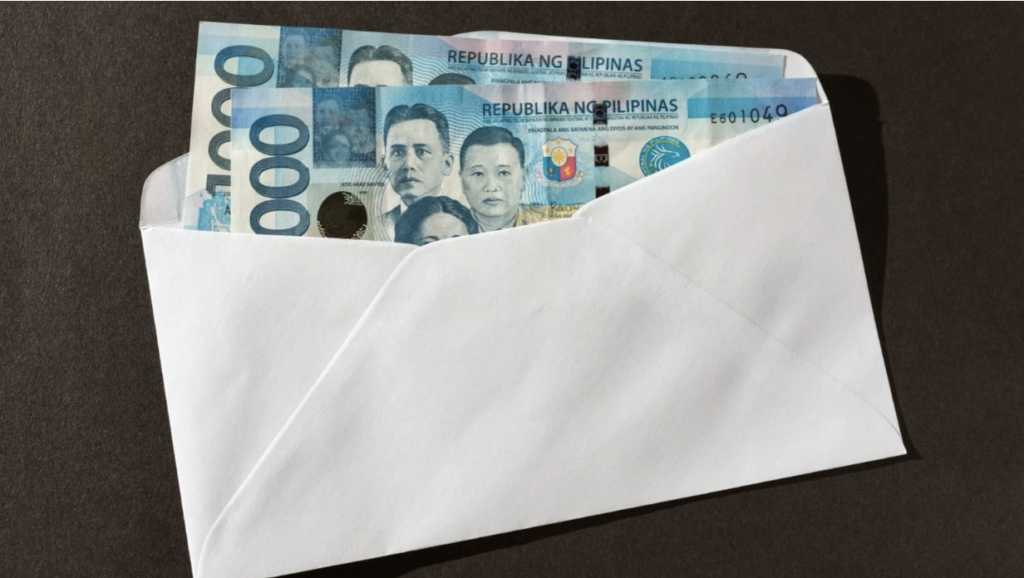 Mga Pinoy mas bet makatanggap ng cash bilang regalo sa Pasko – survey