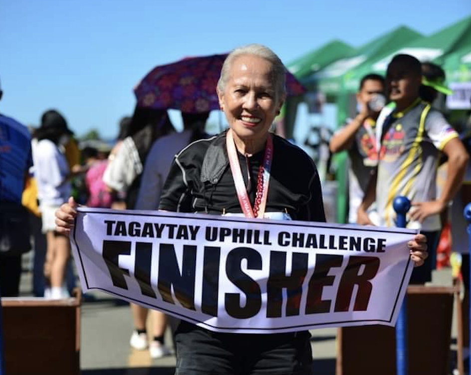 75-year-old na lola bidang-bida sa marathon, kayang tumakbo ng mahigit 8 oras