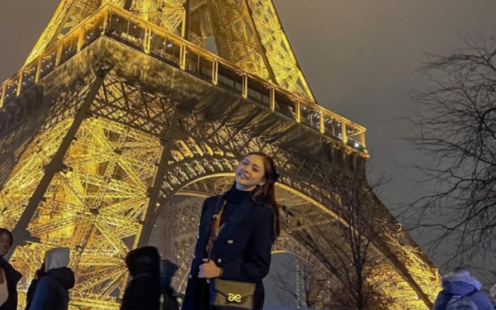 Kim naiyak nang makita ang Eiffel Tower: 'Shocks! Maganda pala siya kapag gabi, kapag umaga parang tower lang siya ng ABS-CBN'