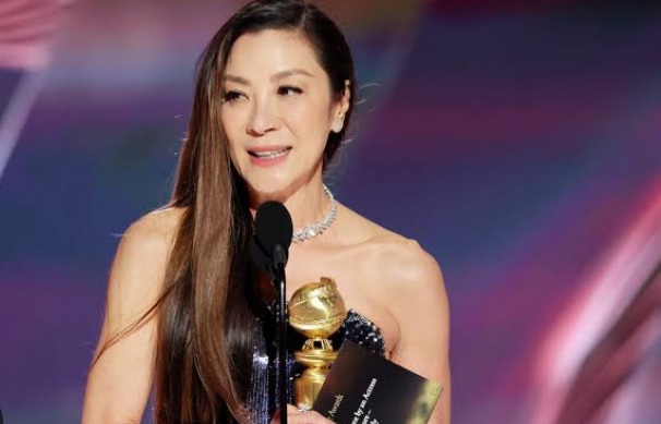 Michelle Yeoh waging best actres sa 2023 Golden Globe Awards, humirit ng, 'Shut up, please! I can beat you up'