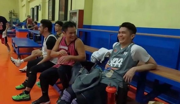 Ogie Alcasid binati si Vhong sa kanyang birthday, magkasama sa worship group