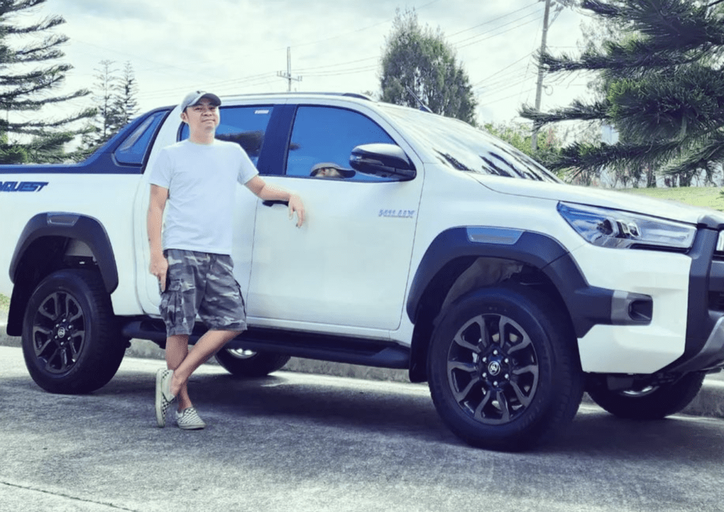 Chito Miranda super happy sa surpresang brand new pickup truck ng asawang si Neri Naig