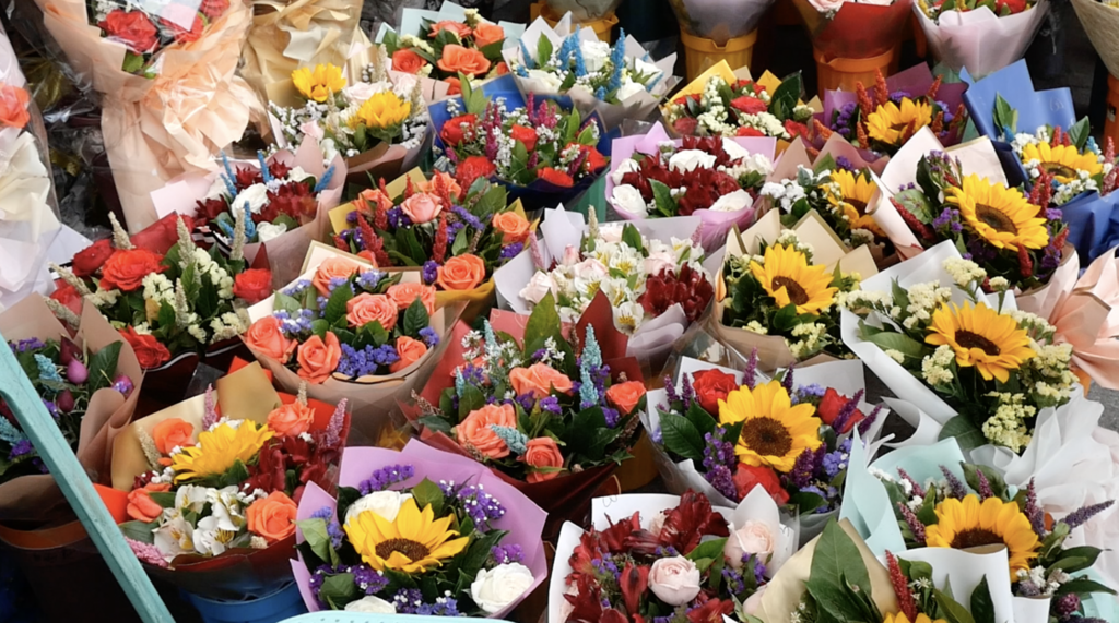 ALAMIN: Presyo ng mga bulaklak sa Dangwa market at mga kakaibang pangregalo sa Valentine’s Day