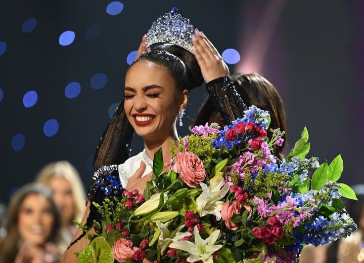 Miss Universe 2022 R'Bonney Gabriel never kalilimutan ang pagiging Pinoy, na-enjoy ang walis at karaoke