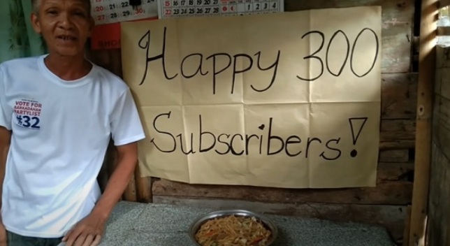 'Lolo vlogger' naghanda ng pancit matapos makakuha ng 300 YT subscribers, umabot na ngayon sa 48k!