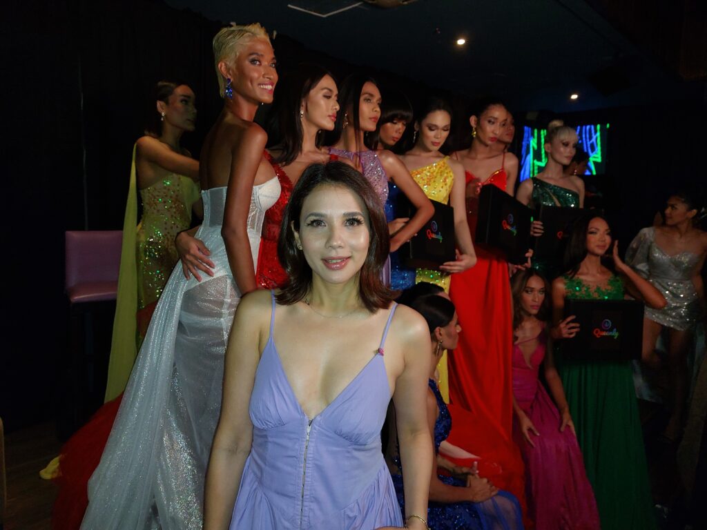 Kasama ni Karylle (harap) ang mga kalahok ng ‘Slay Model Search Asia.’