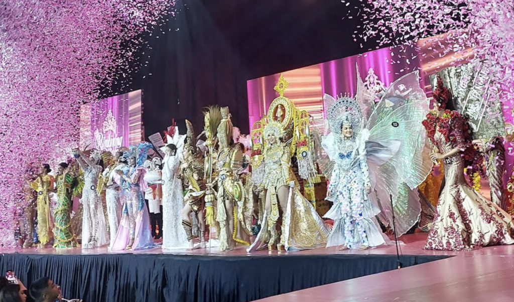 Binibining Pilipinas 2023 candidates nagpabonggahan sa national costume competition