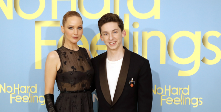 Jennifer Lawrence, Andrew Barth Feldman umaapaw ang chemistry sa ‘No Hard Feelings’, pinuri ng direktor