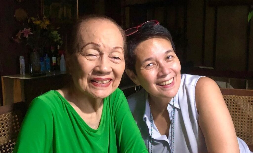 Sa kabila ng dementia, veteran actress Caridad Sanchez hindi pa rin nakakalimutang mag-'I love you' sa anak, Cathy Babao pinigil ang pag-iyak