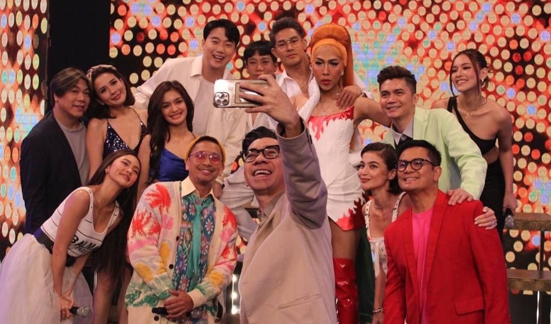 Vice Ganda pinatugtugan ng 'wala akong pake' sa Showtime: 'Ang ganda ng song na yun, very timely'