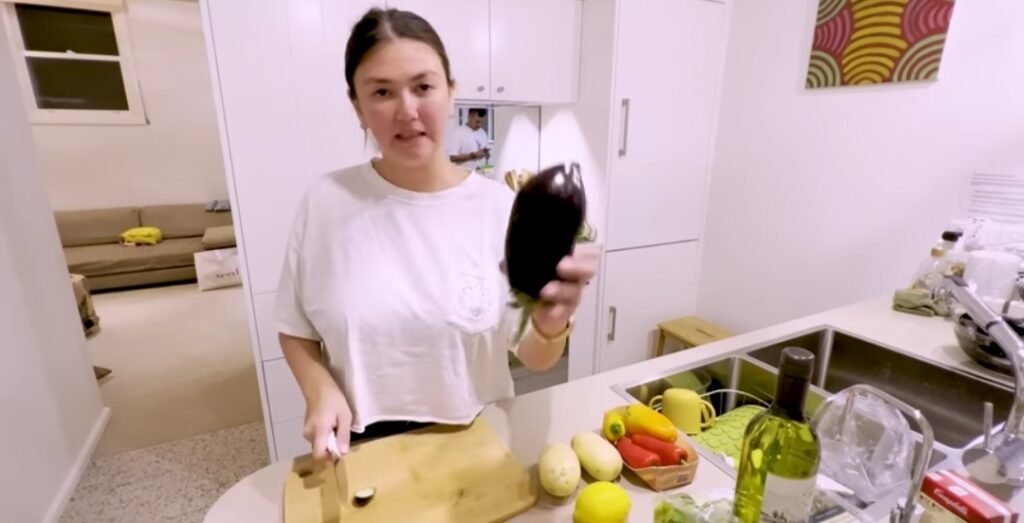 Angelica may hugot sa mataba at malaking eggplant ng Australia: 'Nakita n&rsquo;yo naman guys, walang-wala sa talong natin sa Pilipinas!'