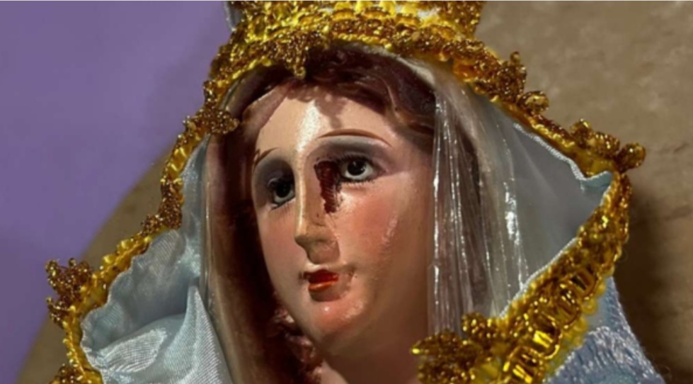 Imahen ng Our Lady of Fatima lumuha raw ng dugo: Mama Mary, ano 'to!?