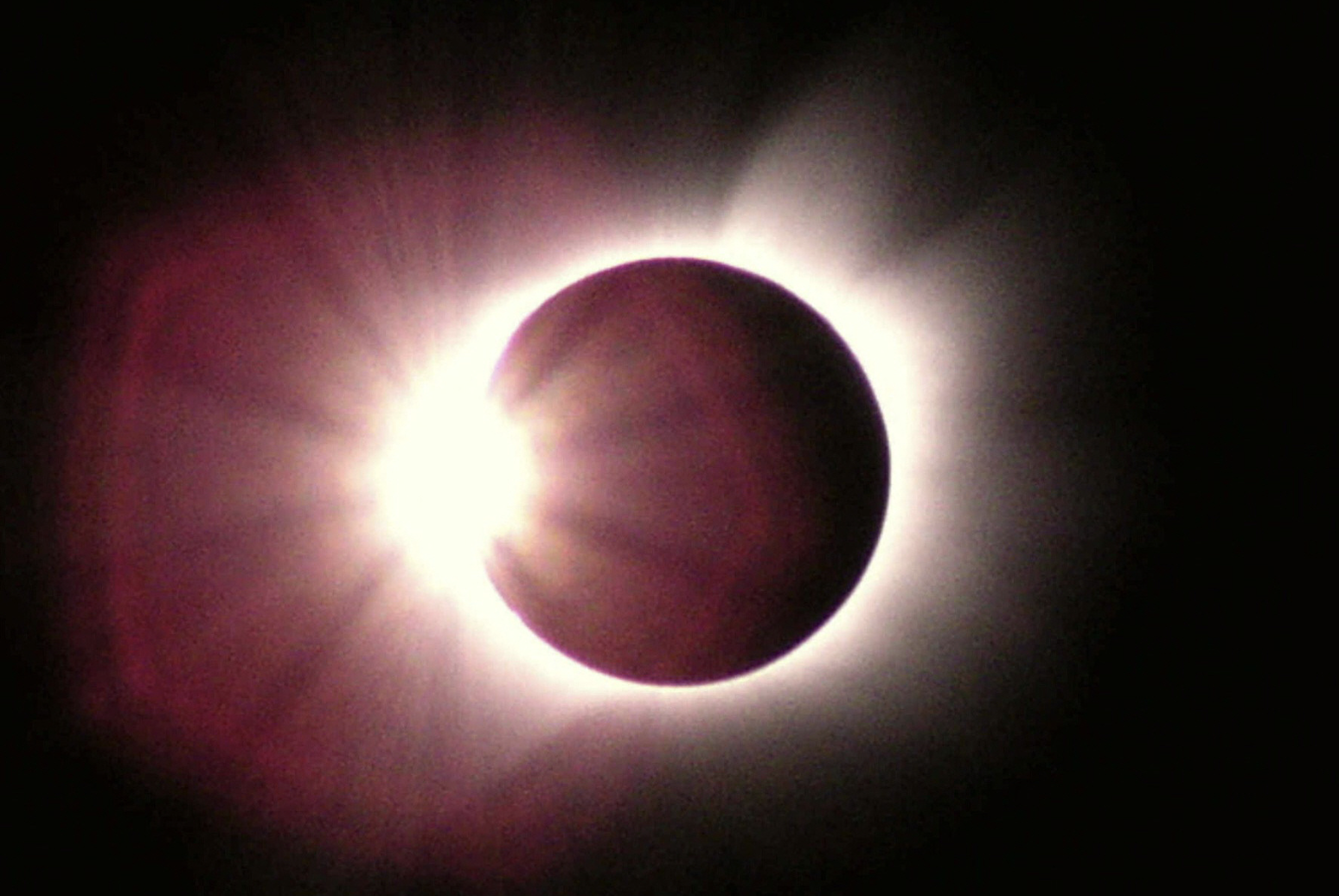 Solar eclipse mangyayari ngayong April 8, end of the world na ba? 