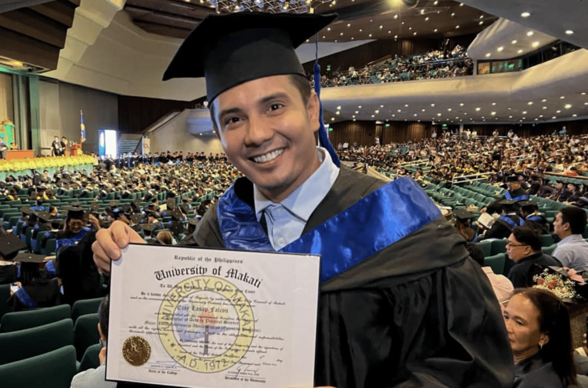 Ejay Falcon graduate na ng Political Science: Hindi ko rin po sukat akalain!