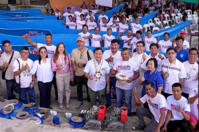 Tolentino namahagi ng tulong sa mga mangingisda ng Sta. Cruz, Zambales