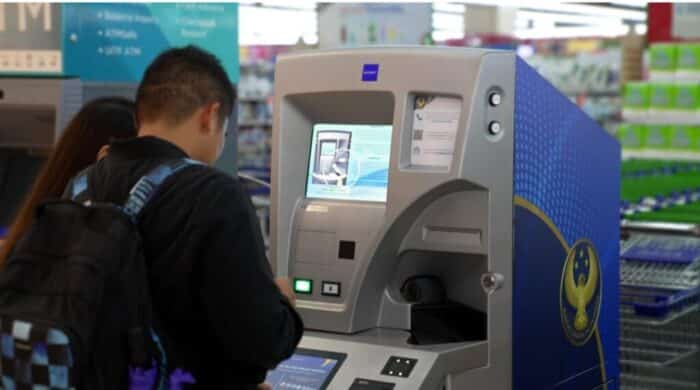 Nag-withdraw nang matagal sa ATM sinigawan: Ano yan te, kalahating milyon?